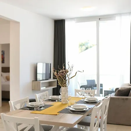 Apartment A&v *