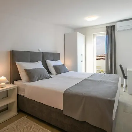 Apartment A&v