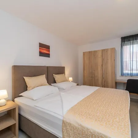 A&v * Novigrad (Istria)