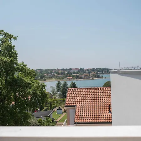 Apartment A&v *