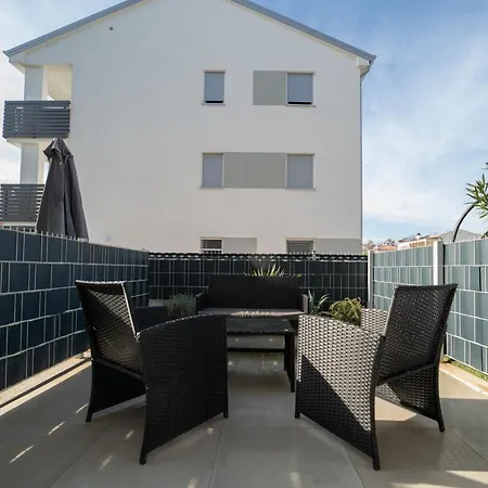 Apartment A&v *