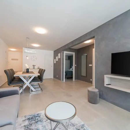 Apartment A&v *