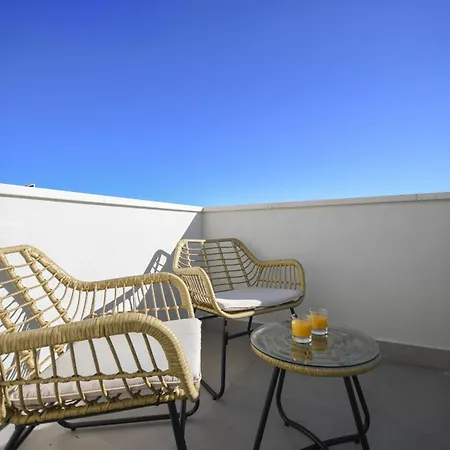 Apartment A&v *