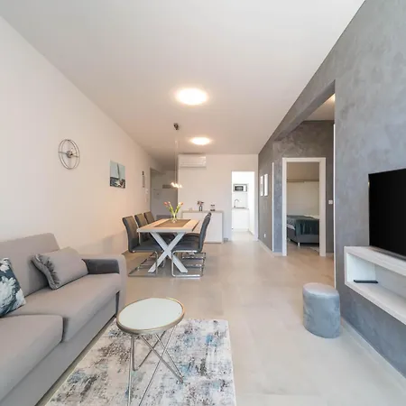 Apartment A&v *