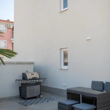 Apartment A&v *