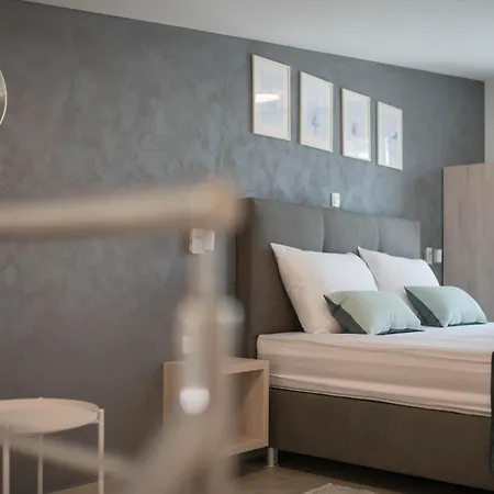Apartment A&v *