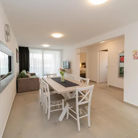 Apartment A&v *